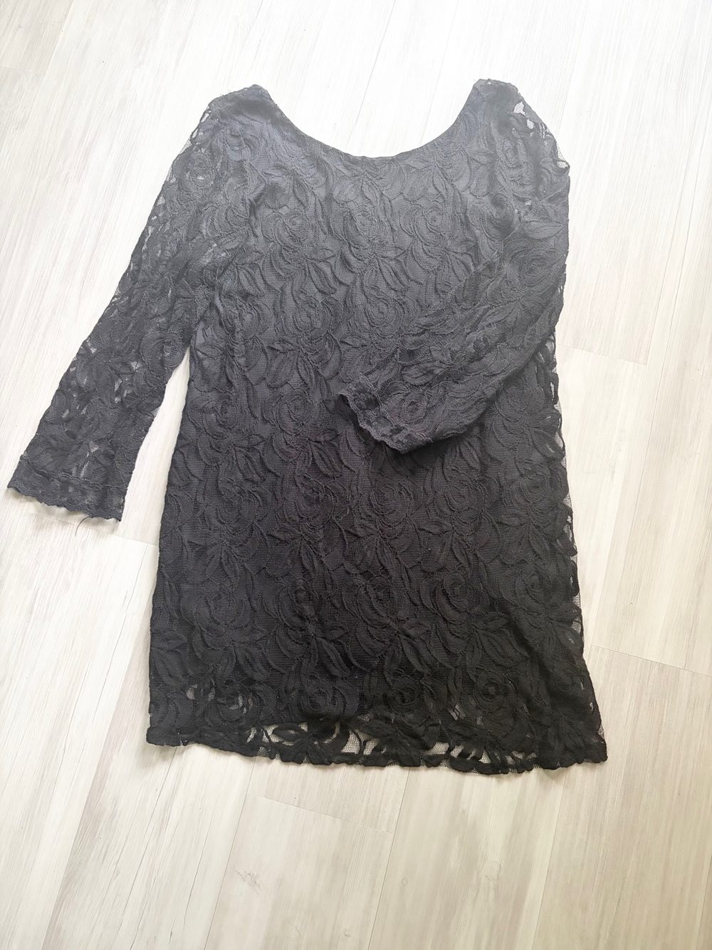 Women’s Black Lace Long-Sleeve Dress